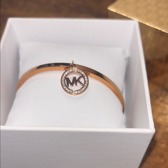 Michael Kors Fulton Rose Gold hinged bracelet - Picture 1 of 4